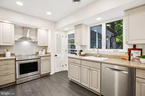 1412 Crestridge Dr, Silver Spring, MD 20910 photo 12