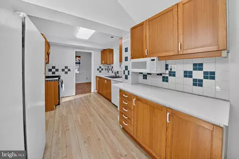 Kitchen - 10018 Brookmoor Dr, Silver Spring, MD 20901 photo 3 of 3