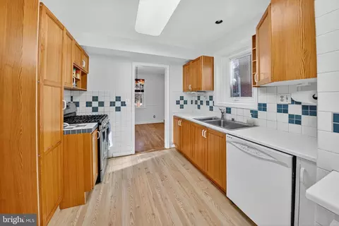 Kitchen - 10018 Brookmoor Dr, Silver Spring, MD 20901 photo 1 of 3