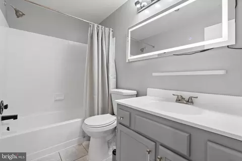 Bath - 14801 Hammersmith Cir, Silver Spring, MD 20906 photo 2 of 3