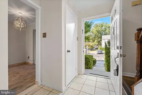 Entry Way - 14801 Hammersmith Cir, Silver Spring, MD 20906 photo 2 of 6