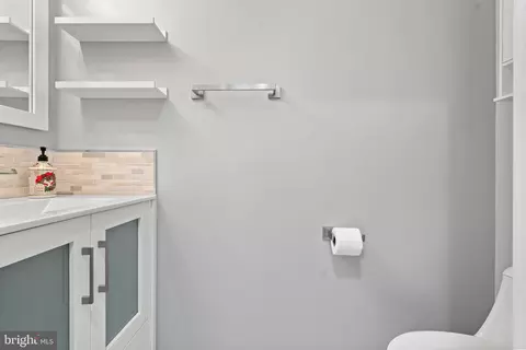 Bath - 14801 Hammersmith Cir, Silver Spring, MD 20906 photo 1 of 3