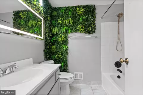 Bath - 14801 Hammersmith Cir, Silver Spring, MD 20906 photo 3 of 3