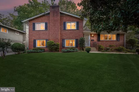 6216 Rockhurst Rd, Bethesda, MD 20817