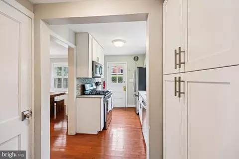 Entry Way - 10003 Reddick Dr, Silver Spring, MD 20901 photo 5 of 8