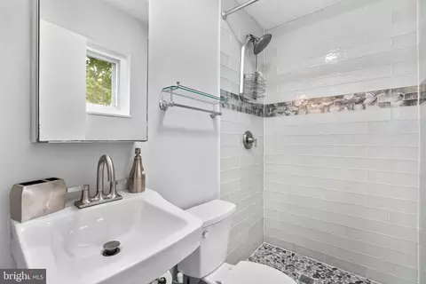 Bath - 13316 Dauphine St, Silver Spring, MD 20906 photo 1 of 2