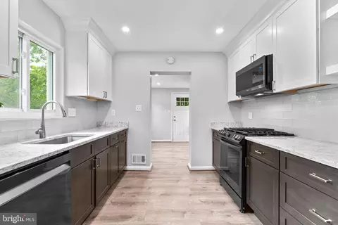 Entry Way - 13316 Dauphine St, Silver Spring, MD 20906 photo 2 of 3