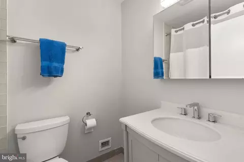 Bath - 13316 Dauphine St, Silver Spring, MD 20906 photo 2 of 2