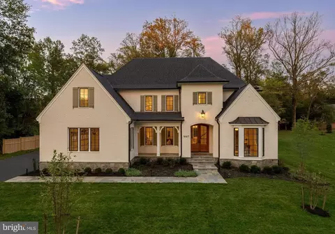 9117 Redwood Ave, Bethesda, MD 20817