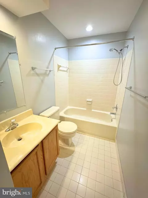 Bath - 3063 Schubert Dr, Silver Spring, MD 20904 photo 2 of 4