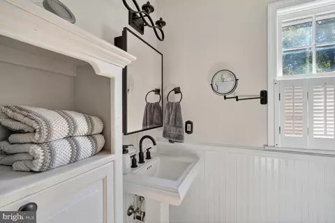 Bath - 2301 Starcrest Dr, Silver Spring, MD 20904 photo 2 of 5