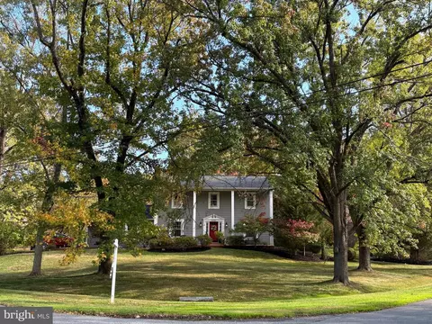 2301 Starcrest Dr, Silver Spring, MD 20904