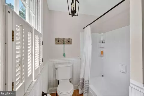 Bath - 2301 Starcrest Dr, Silver Spring, MD 20904 photo 3 of 5