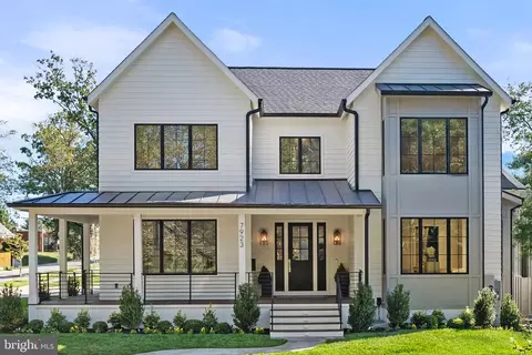 7923 Chelton Rd, Bethesda, MD 20814