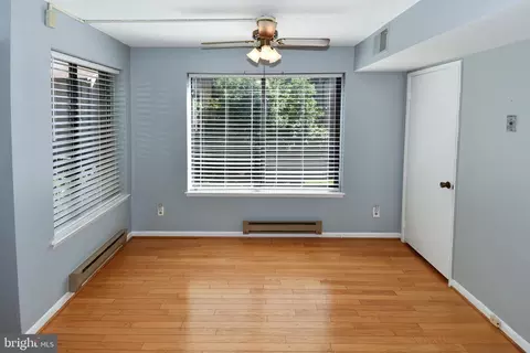 Living - 15311 Beaverbrook Ct #90-2E, Silver Spring, MD 20906 photo 8 of 9