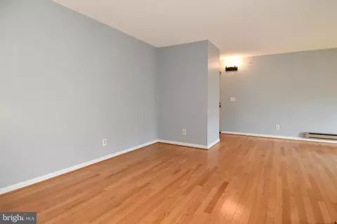 Living - 15311 Beaverbrook Ct #90-2E, Silver Spring, MD 20906 photo 9 of 9