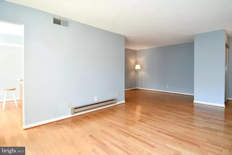 Living - 15311 Beaverbrook Ct #90-2E, Silver Spring, MD 20906 photo 7 of 9