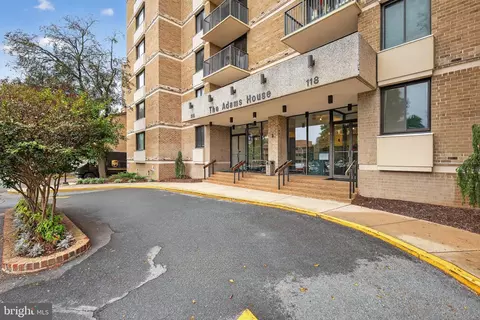 118 Monroe St #604, Rockville, MD 20850