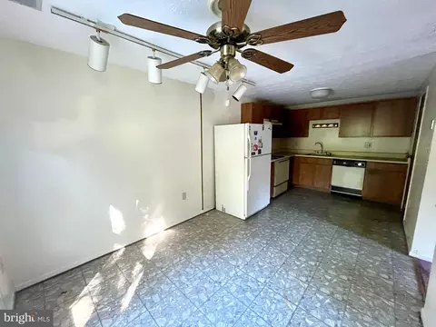 11200 Legato Way, Silver Spring, MD 20901 photo 4