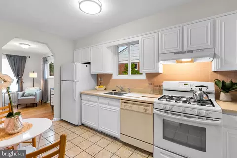Kitchen - 12706 Atherton Dr, Silver Spring, MD 20906 photo 2 of 2