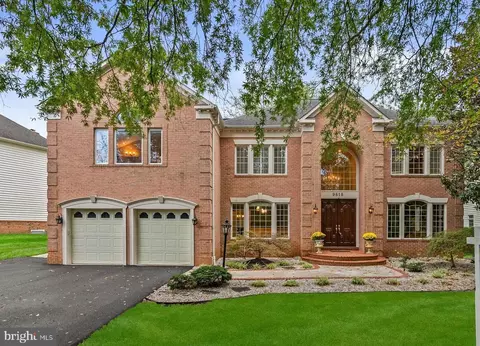 9818 Bald Cypress Dr, Rockville, MD 20850