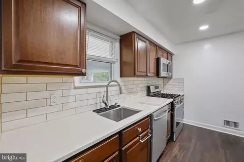 10802 Blossom Ln, Silver Spring, MD 20903 photo 4