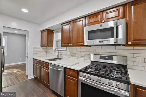 10802 Blossom Ln, Silver Spring, MD 20903 photo 3