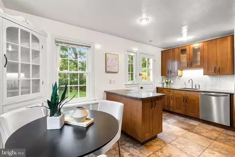 10603 S Dunmoor Dr, Silver Spring, MD 20901 photo 7