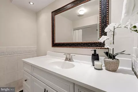 Bath - 13805 Rippling Brook Dr, Silver Spring, MD 20906 photo 3 of 5