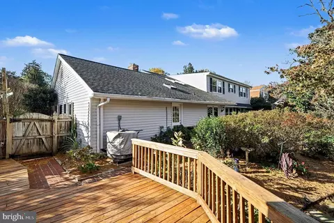 Exterior - 13805 Rippling Brook Dr, Silver Spring, MD 20906 photo 4 of 7