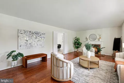 Living - 13805 Rippling Brook Dr, Silver Spring, MD 20906 photo 2 of 4