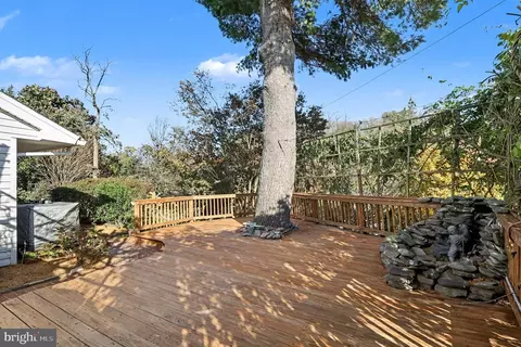 Exterior - 13805 Rippling Brook Dr, Silver Spring, MD 20906 photo 3 of 7
