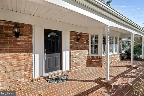 Exterior - 13805 Rippling Brook Dr, Silver Spring, MD 20906 photo 6 of 7