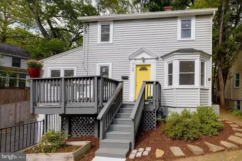 704 Maplewood Ave, Takoma Park, MD 20912