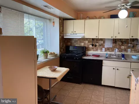 2310 Sun Valley Cir #1-D, Silver Spring, MD 20906 photo 2