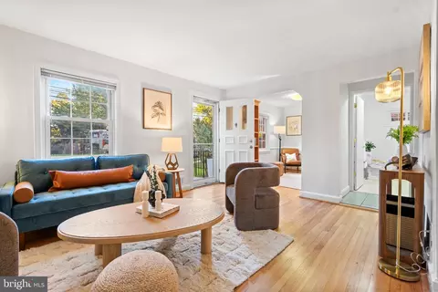 Entry Way - 1810 Cody Dr, Silver Spring, MD 20902 photo 3 of 4