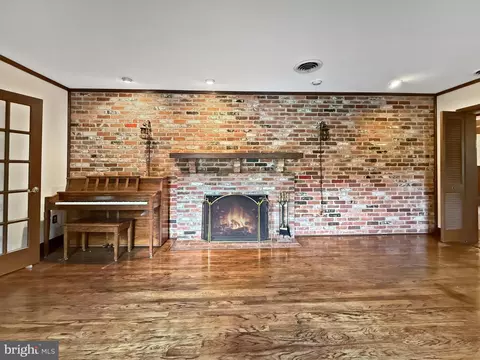Living - 17415 Astoria Ln, Silver Spring, MD 20905 photo 2 of 11
