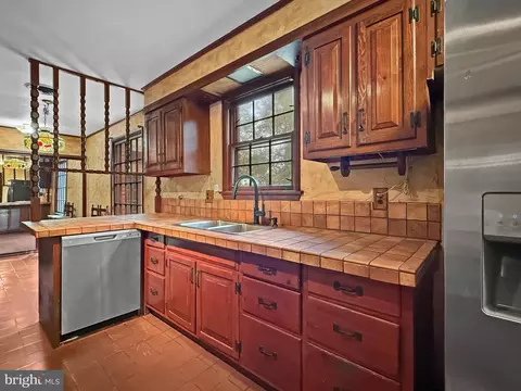 Kitchen - 17415 Astoria Ln, Silver Spring, MD 20905 photo 3 of 5