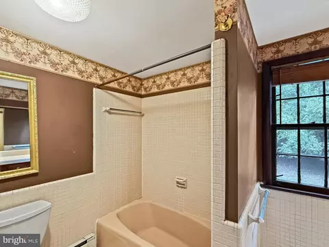 Bath - 17415 Astoria Ln, Silver Spring, MD 20905 photo 4 of 5