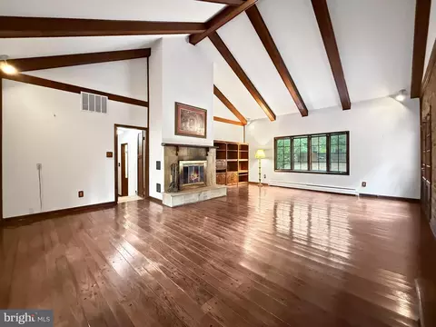 Living - 17415 Astoria Ln, Silver Spring, MD 20905 photo 5 of 11