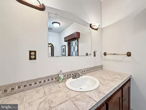 Bath - 17415 Astoria Ln, Silver Spring, MD 20905 photo 1 of 5