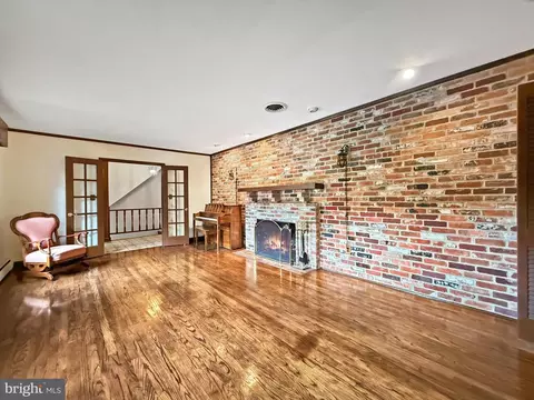 Living - 17415 Astoria Ln, Silver Spring, MD 20905 photo 3 of 11