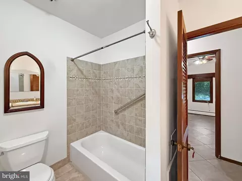 Bath - 17415 Astoria Ln, Silver Spring, MD 20905 photo 2 of 5