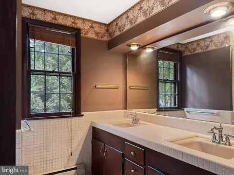 Bath - 17415 Astoria Ln, Silver Spring, MD 20905 photo 3 of 5