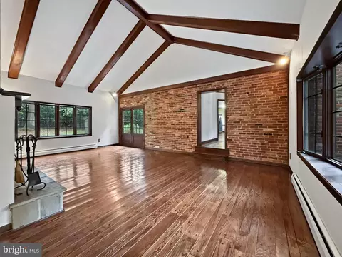 Living - 17415 Astoria Ln, Silver Spring, MD 20905 photo 8 of 11