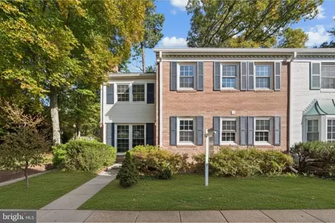 855 Azalea Dr #27-855, Rockville, MD 20850