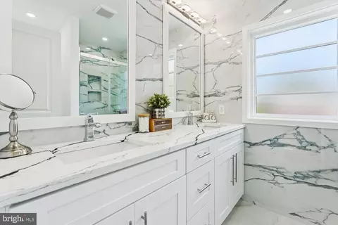 Bath - 221 Normandy Dr, Silver Spring, MD 20901 photo 3 of 5