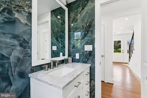 Bath - 221 Normandy Dr, Silver Spring, MD 20901 photo 2 of 5