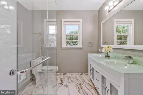 Bath - 15205 Rockport Dr, Silver Spring, MD 20905 photo 5 of 8