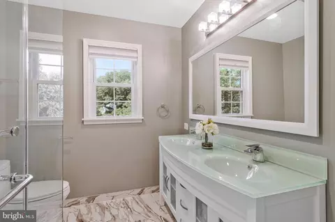 Bath - 15205 Rockport Dr, Silver Spring, MD 20905 photo 6 of 8
